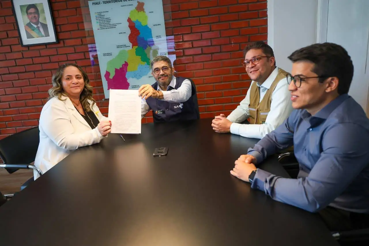 Presidente da FMS,  Leopoldina Cipriano e o secretário de Saúde, Antônio Luís, firmaram parceria nesta sexta-feira (5)