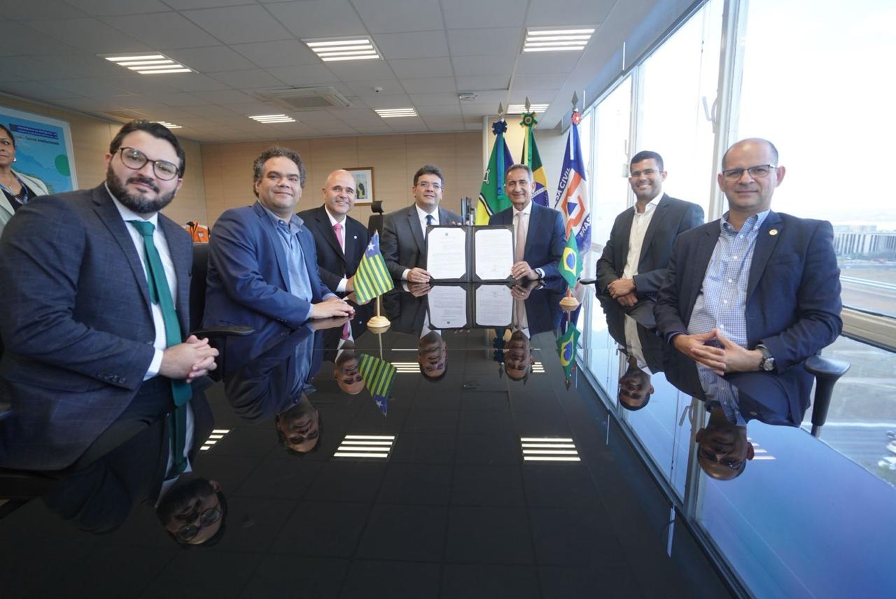 Governador Rafael Fonteles participou da assinatura
