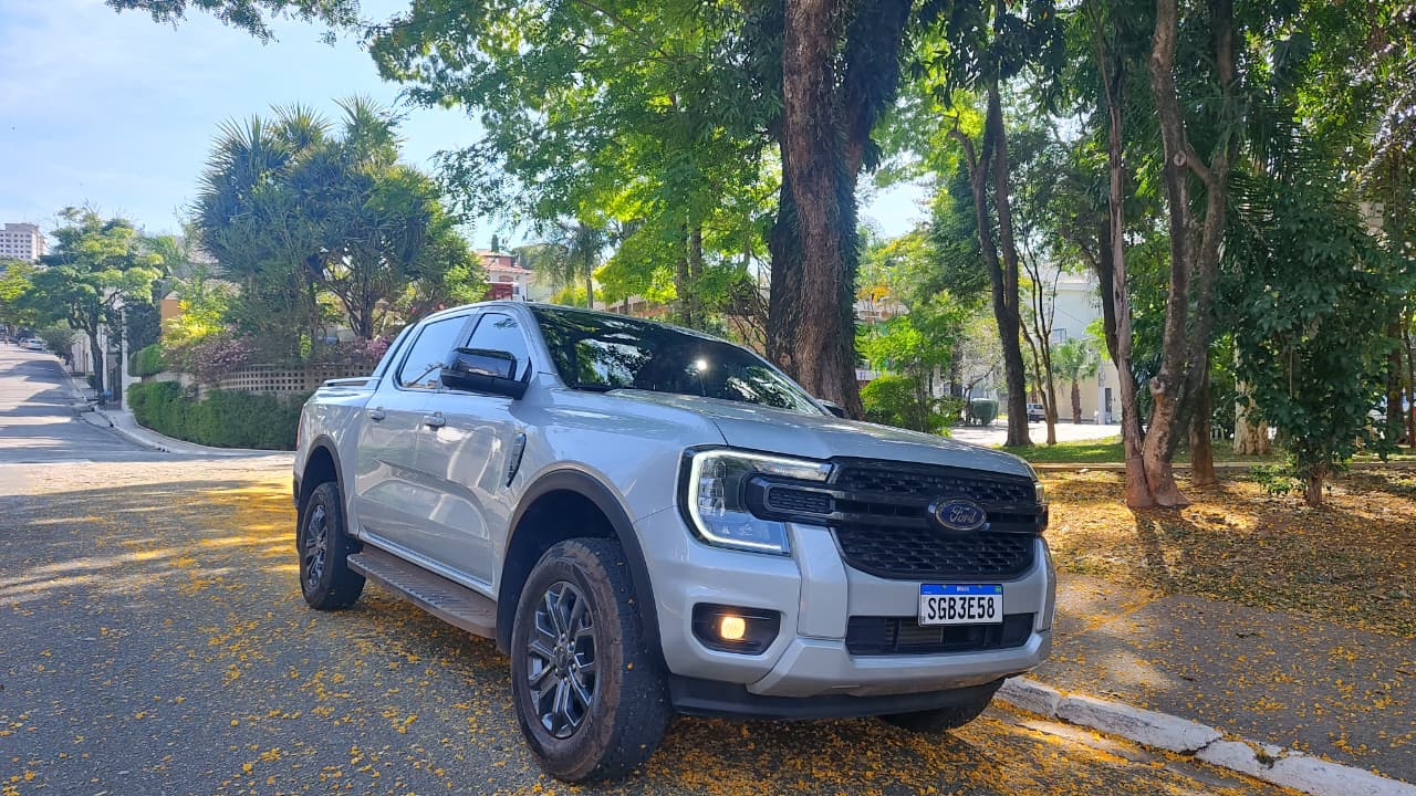 Ford Ranger Black 2026 mostra equilíbrio entre robustez e eficiência
