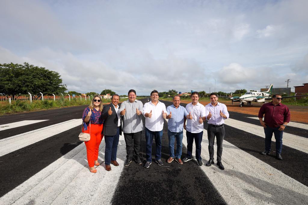 Governador entrega pista asfaltada do aeroporto de Valença do Piauí