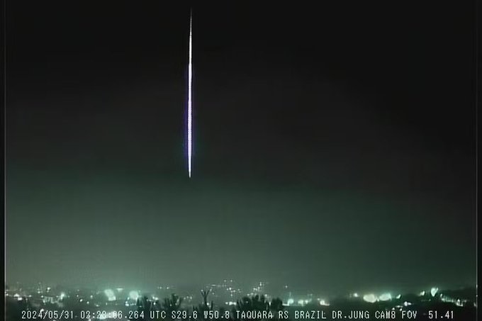 Queda vertical de meteoro em Santa Maria