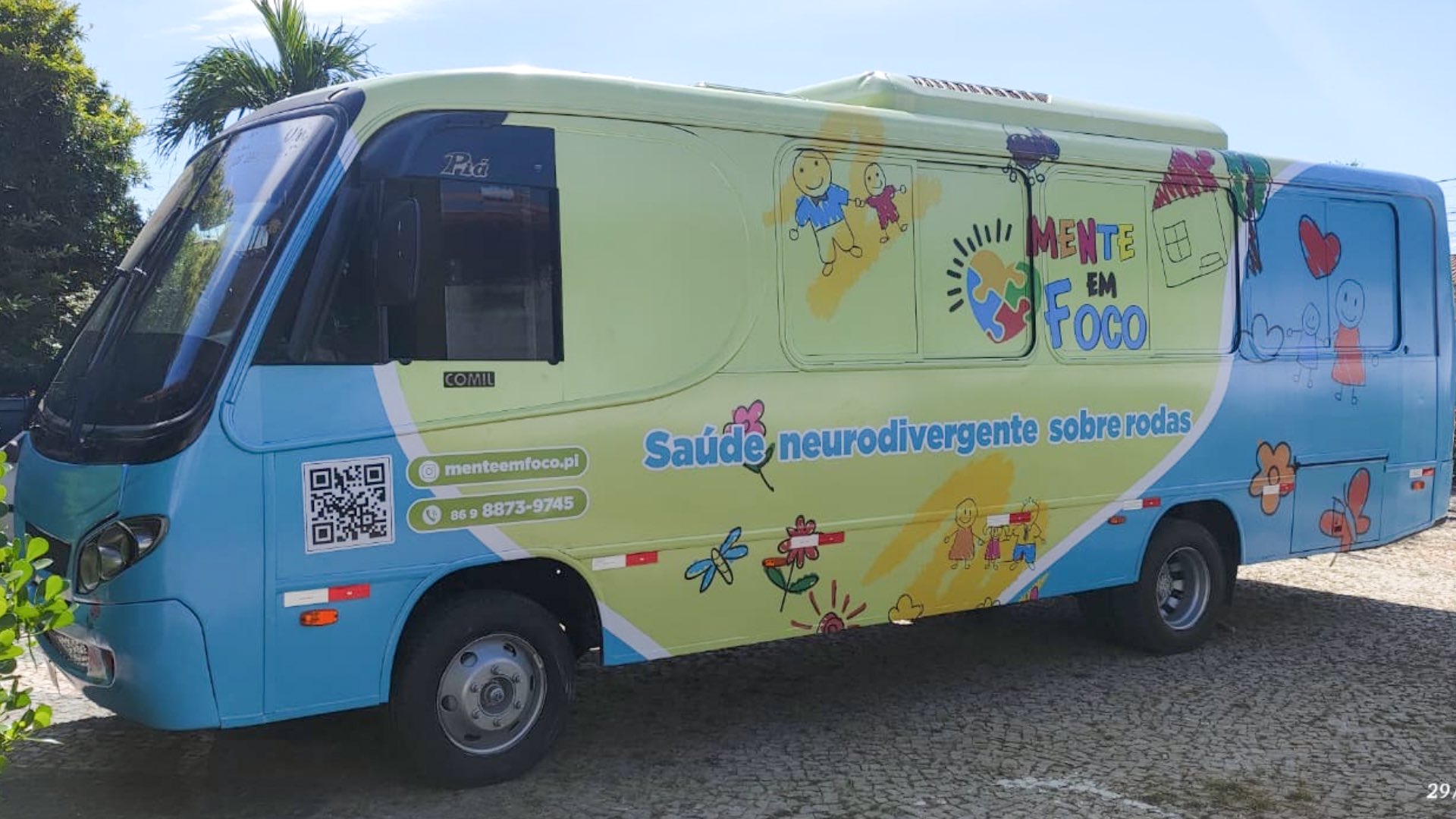 Ônibus do projeto Mente em Foco