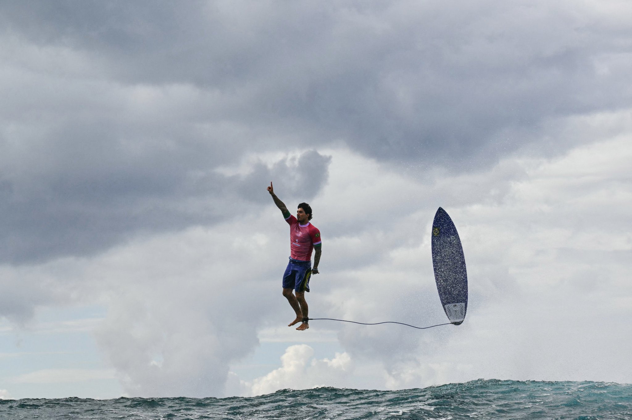 Gabriel Medina após marcar 9.90 nas Olimpíadas e 