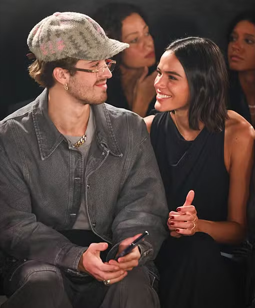 Bruna Marquezine e João Guilherme assumem namoro com vídeo romântico