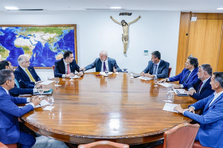 Lula em reunião com o presidente do Senado, Rodrigo Pacheco, presidente da Câmara dos Deputados, Arthur Lira, e ministros