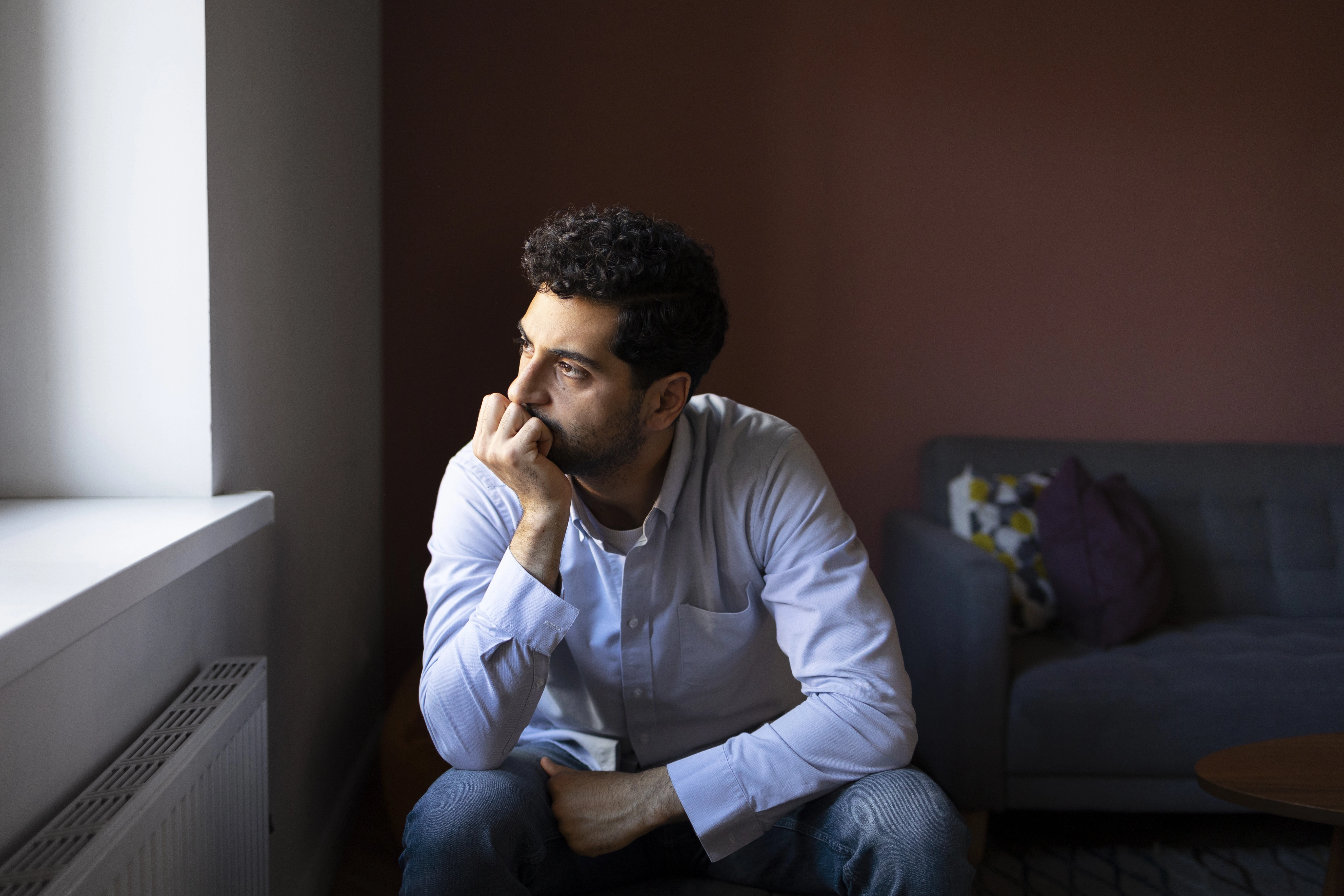 A maior parte das pessoas que vivem sozinhas são homens e têm entre 30 e 59 anos