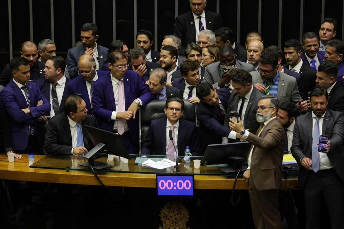 Motim na Câmara foi organizado por deputados bolsonaristas em protesto contra prisão domiciliar de Bolsonaro