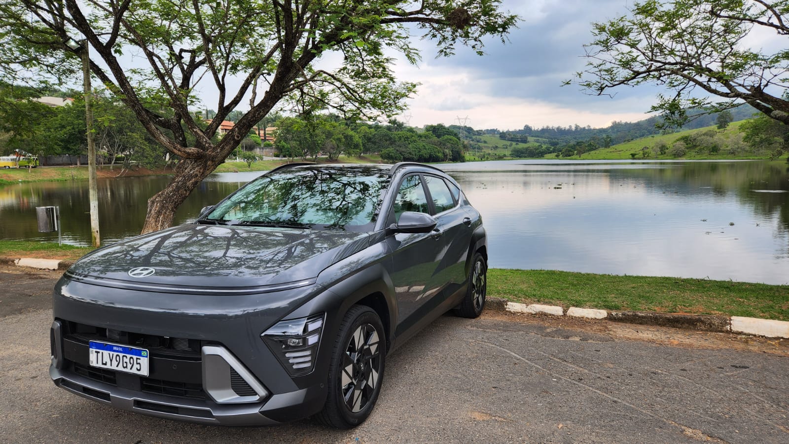 Hyundai KONA Híbrido está mais seguro, amplo e conectado na linha 2026