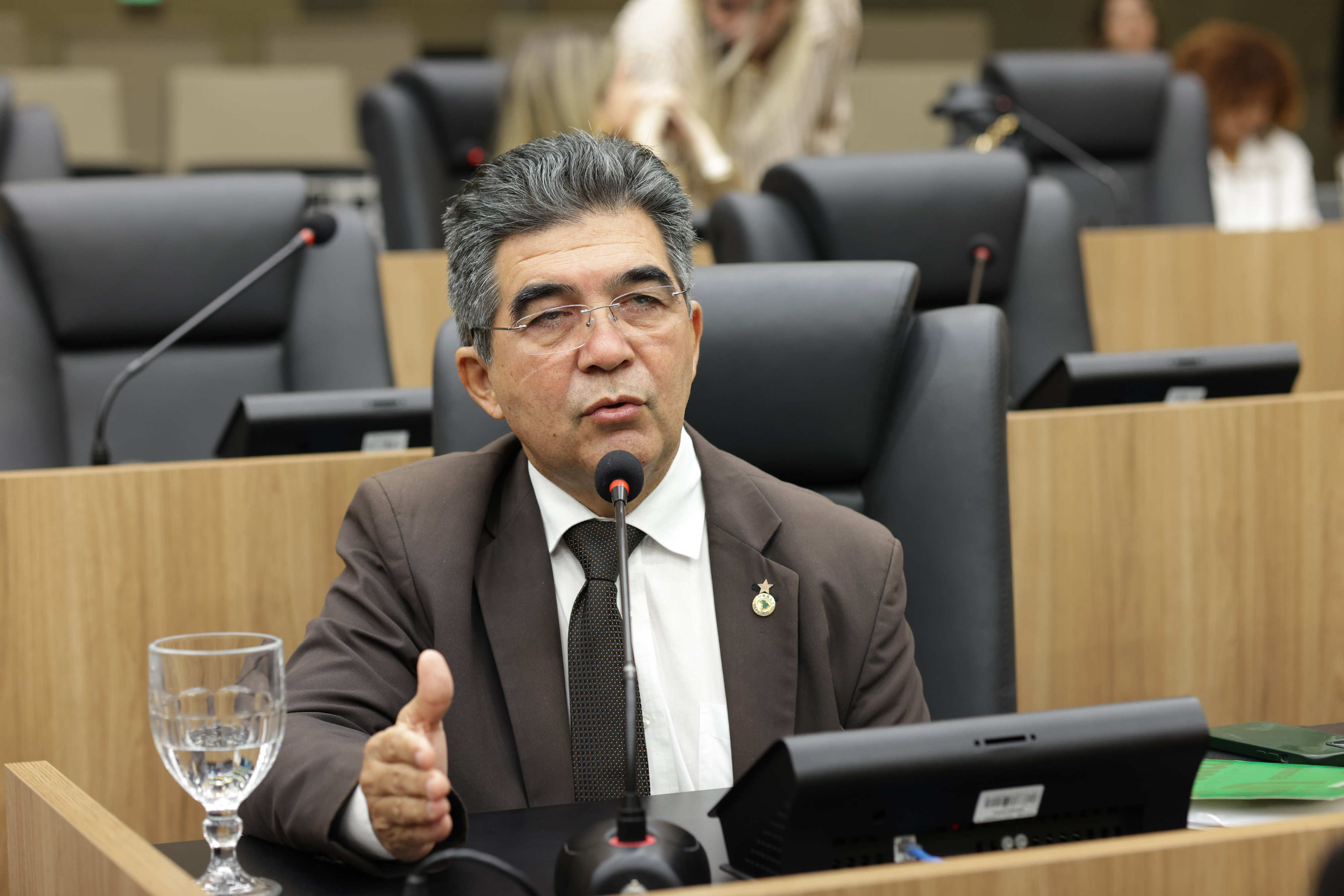 Deputado estadual Francisco Limma (PT) durante sessão na Alepi