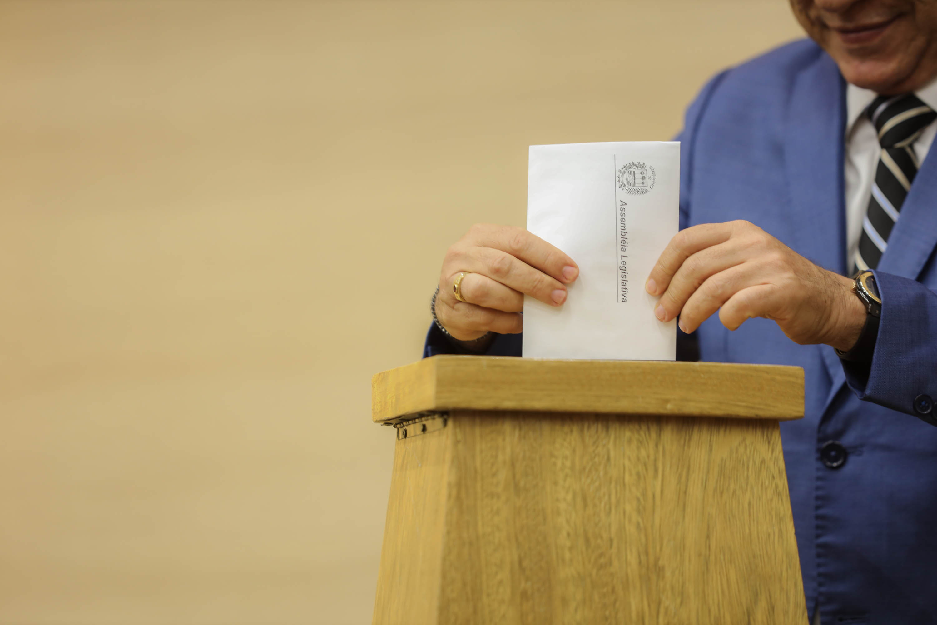 A votação ocorreu na manhã desta terça-feira (18)