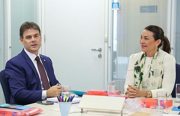 Severo Eulálio, presidente da Alepi, em reunião com Margarete Coelho, diretora do Sebrae
