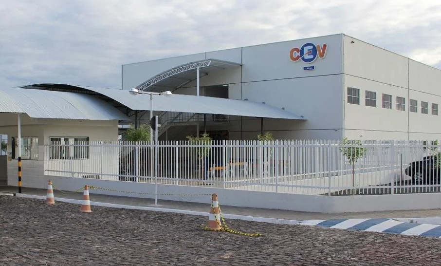 Criança de 5 anos falece após tentar pegar brinquedo em uma estante no colégio CEV