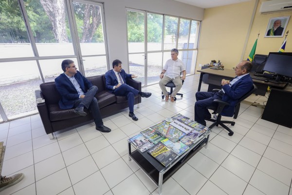 Presidente da Assembleia Legislativa do Piauí, Severo Eulálio (MDB), em visita a sede do Dnit (Departamento Nacional de Infraestrutura de Transportes)