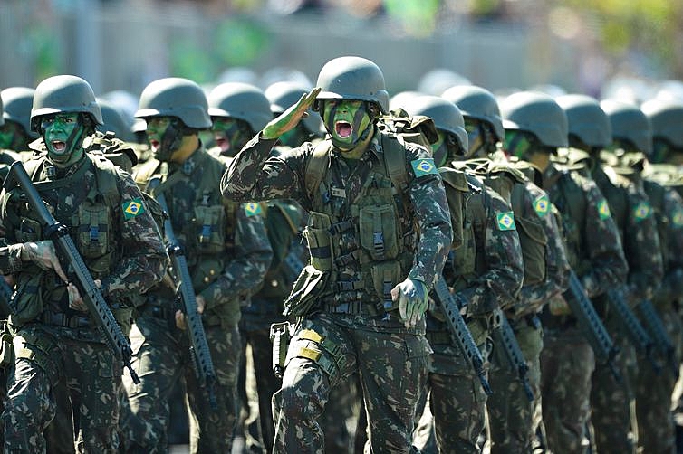 STJ decide que militares não podem ser afastados por serem transexuais