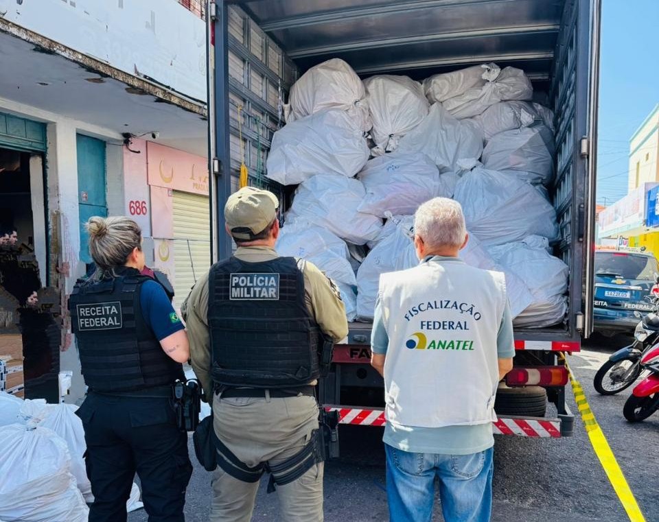 Receita Federal apreende mais de 500 sacos de mercadoria falsificadas