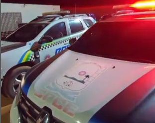 A Polícia Militar foi acionada e faz diligências na região para encontrar os suspeitos