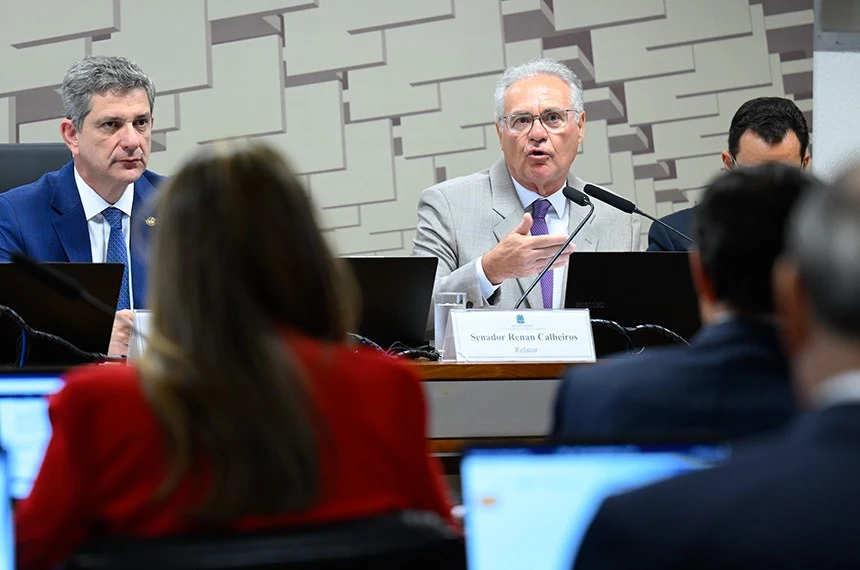 Presidente da CAE, Renan assumiu relatoria da proposta para fazer andar o tema, que está parado na Câmara