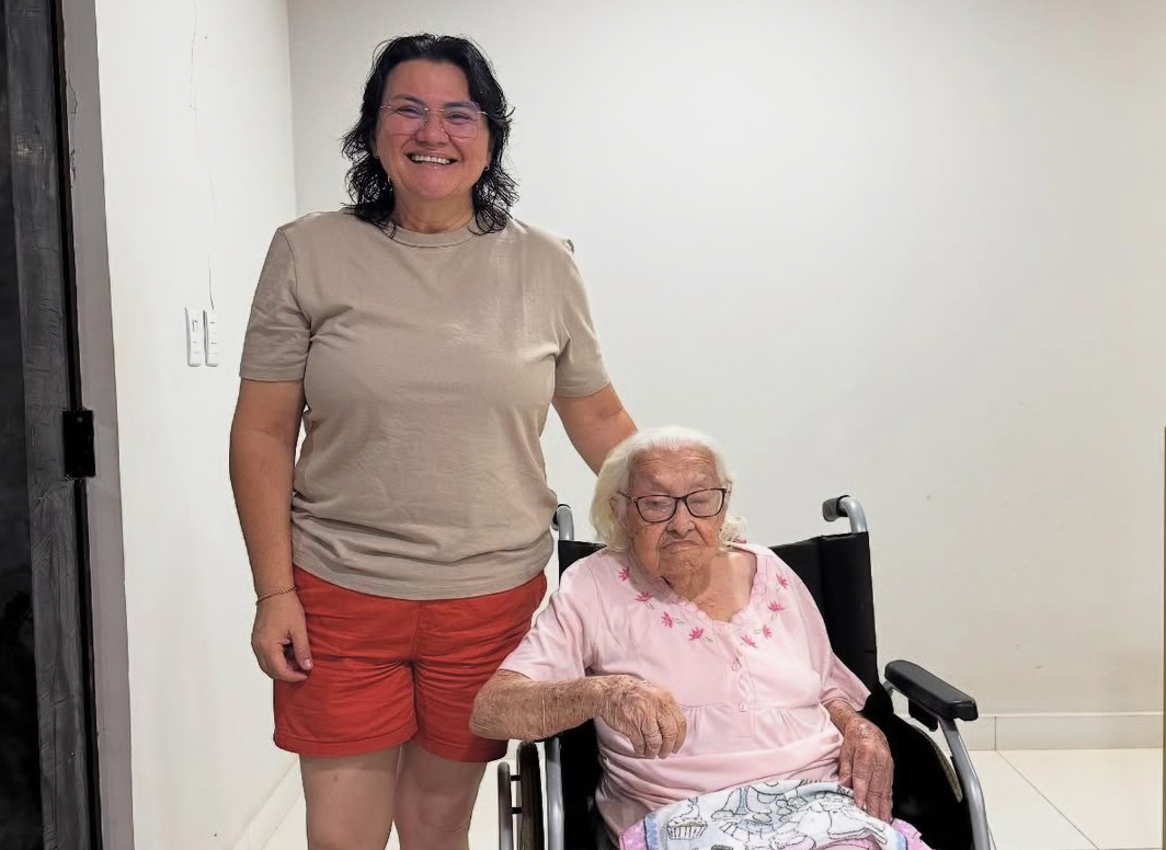 Prefeita de Piripiri, Jôve Oliveira e sua mãe, Almerinda Oliveira que faleceu neste sábado (9)