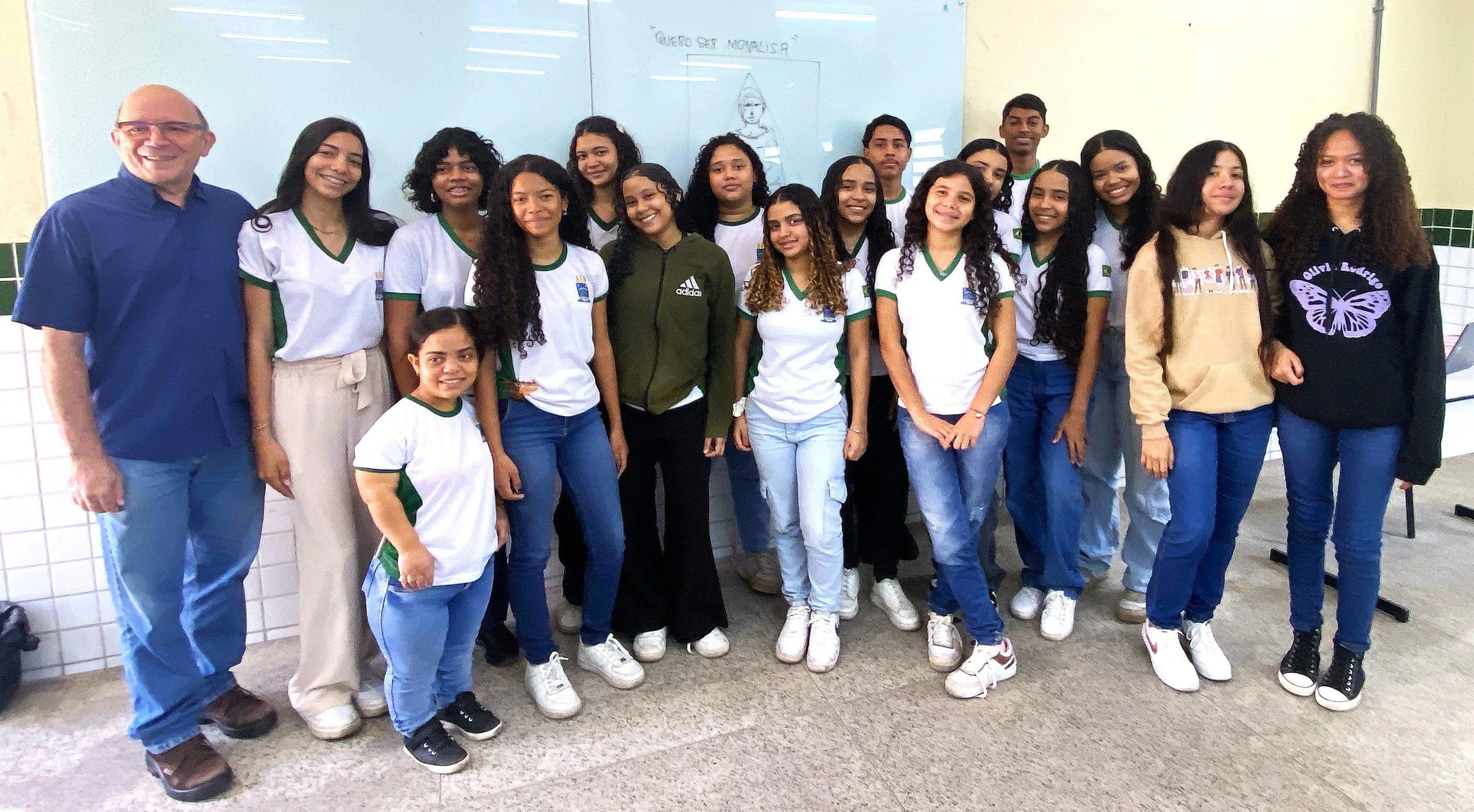 Professor da UFPI, Raimundo Lenilde, com alunos do CTT/UFPI, que participam de projetos internacionais, que instigam a reflexão sobre impacto das mudanças climáticas
