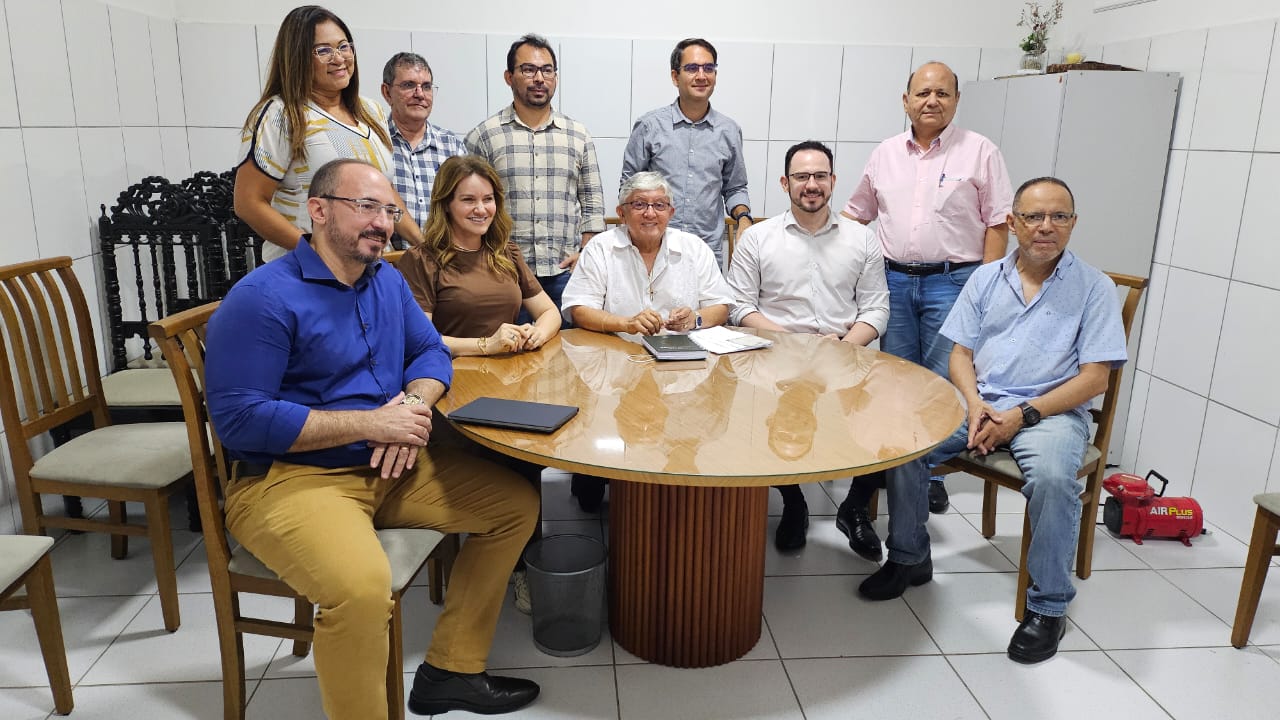 Equipe que está instalando a 1ª escola de formação política do Piauí