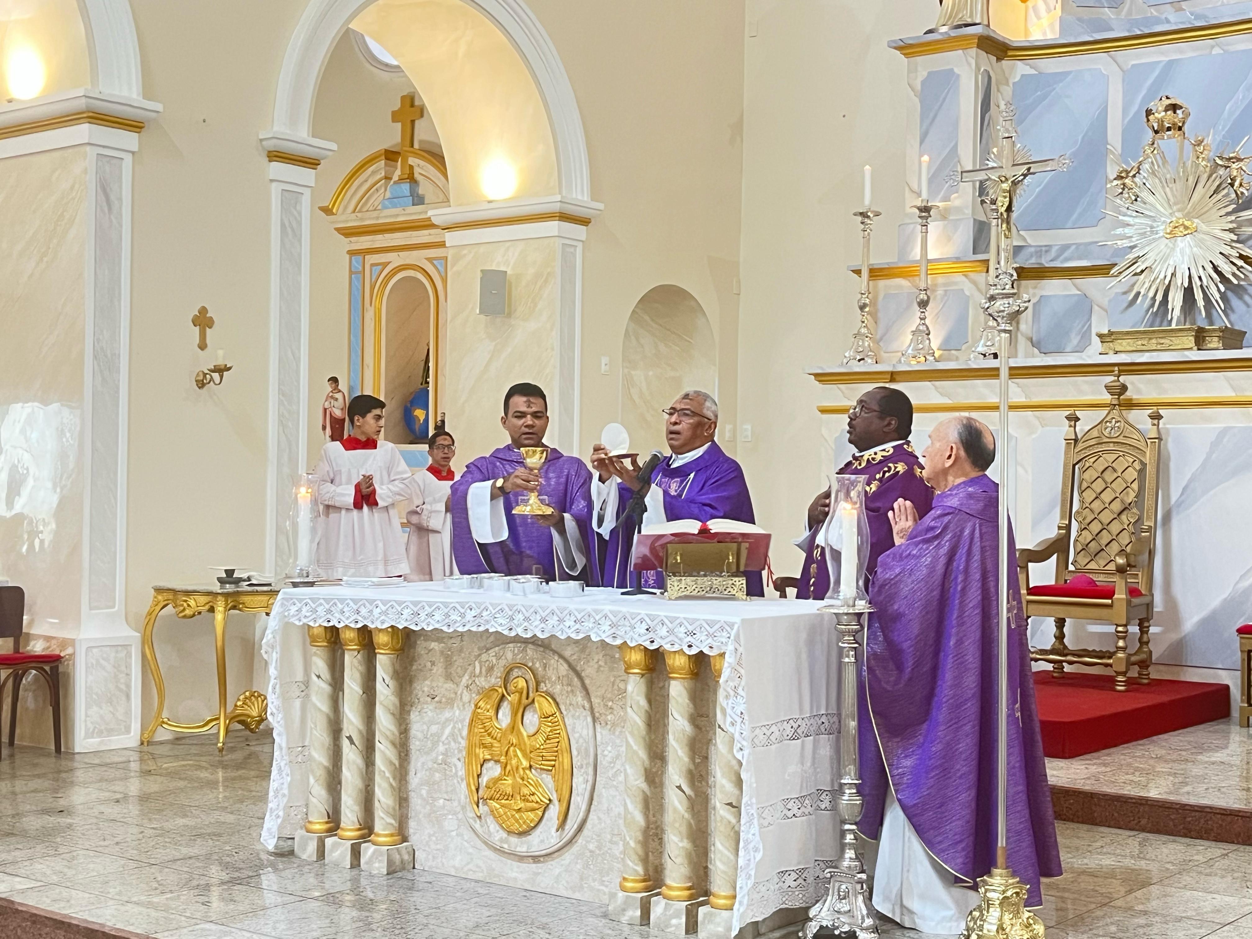 A Quarta-feira de Cinzas, dia 5 de março, marca o início da Quaresma, com missa presidida por Dom Juarez na Catedral de Teresina