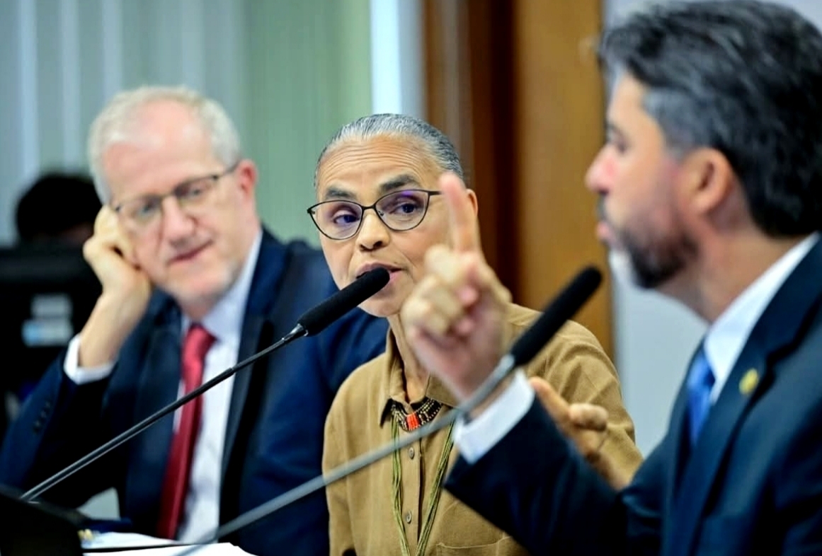 Marina Silva entre senadores: ataques misóginos