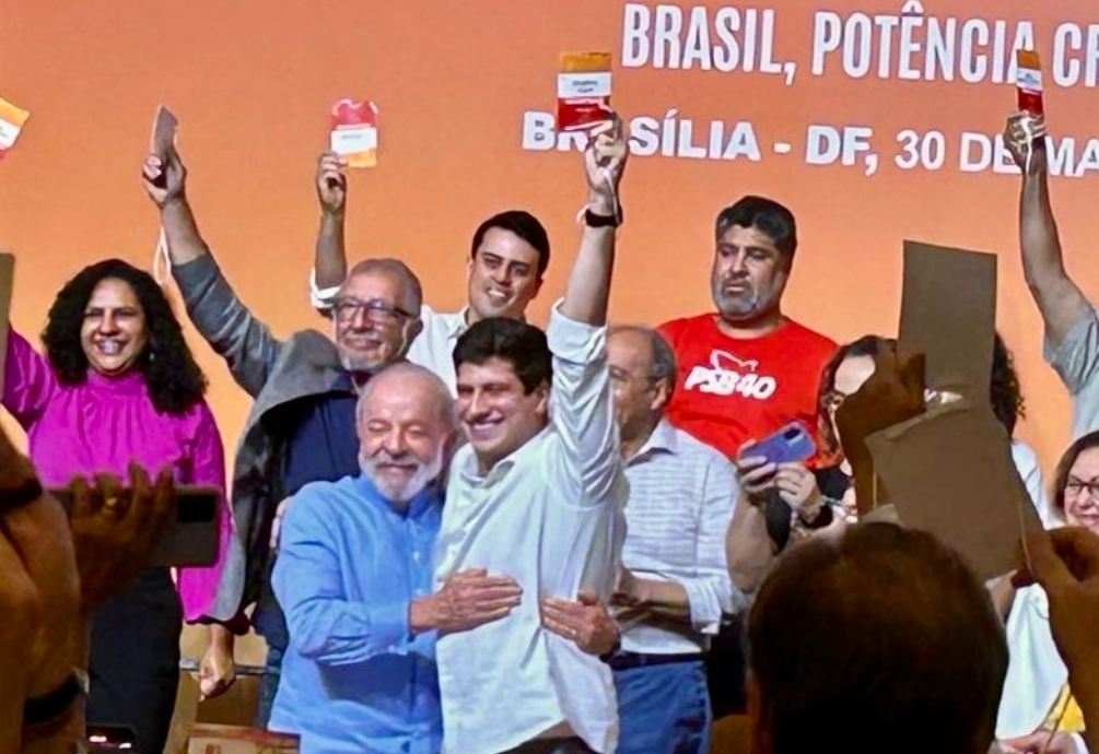 Lula com João Campos no congresso do PSB