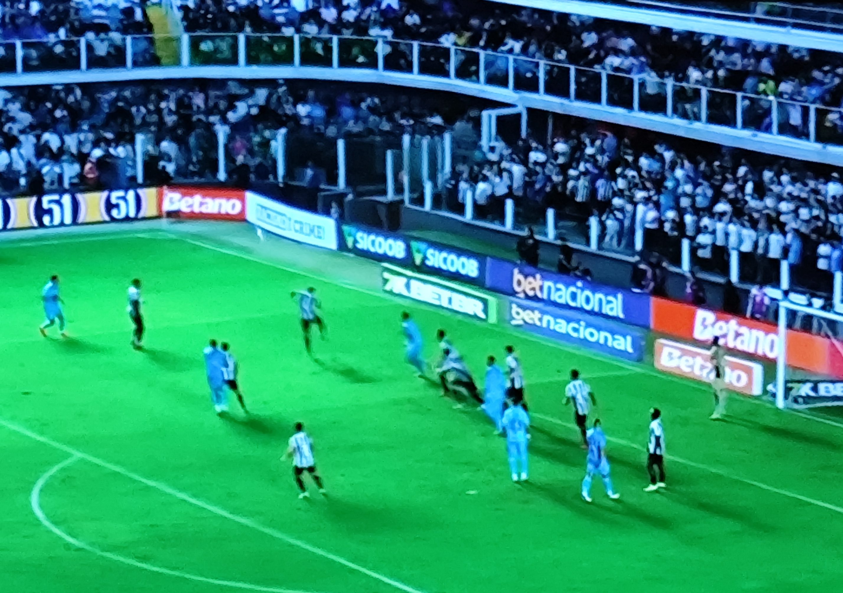 Jogo foi feio com poucos lances bonitos