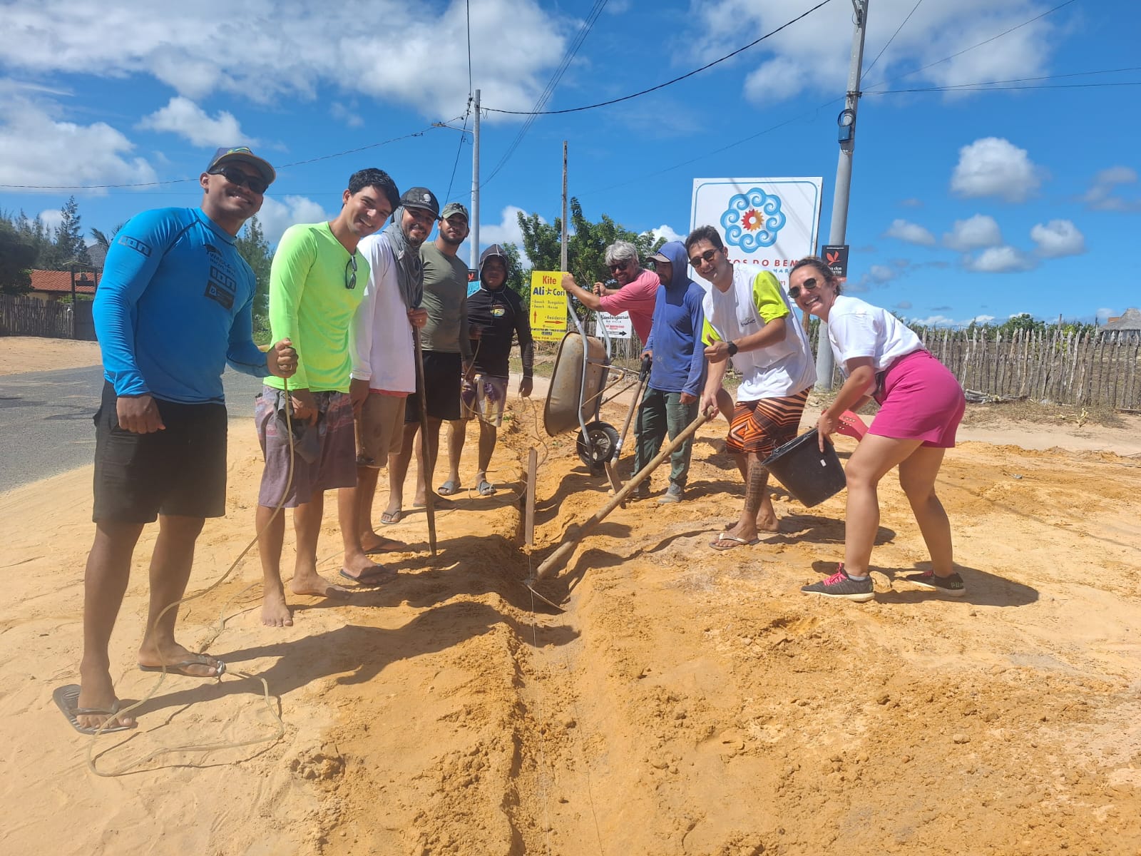 Voluntários iniciam a construção da Praça dos Ventos