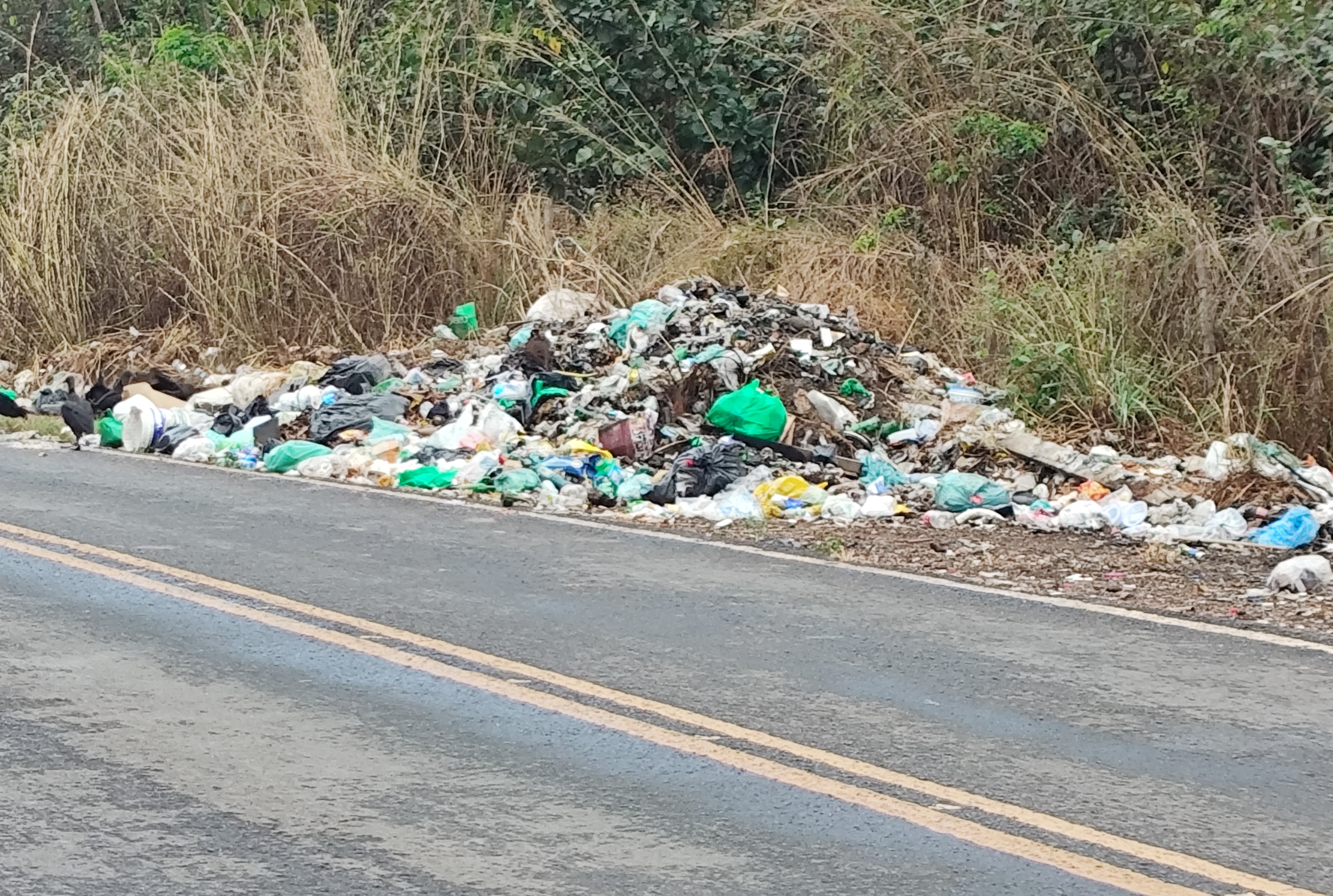 O lixão do Soinho está cada vez maior