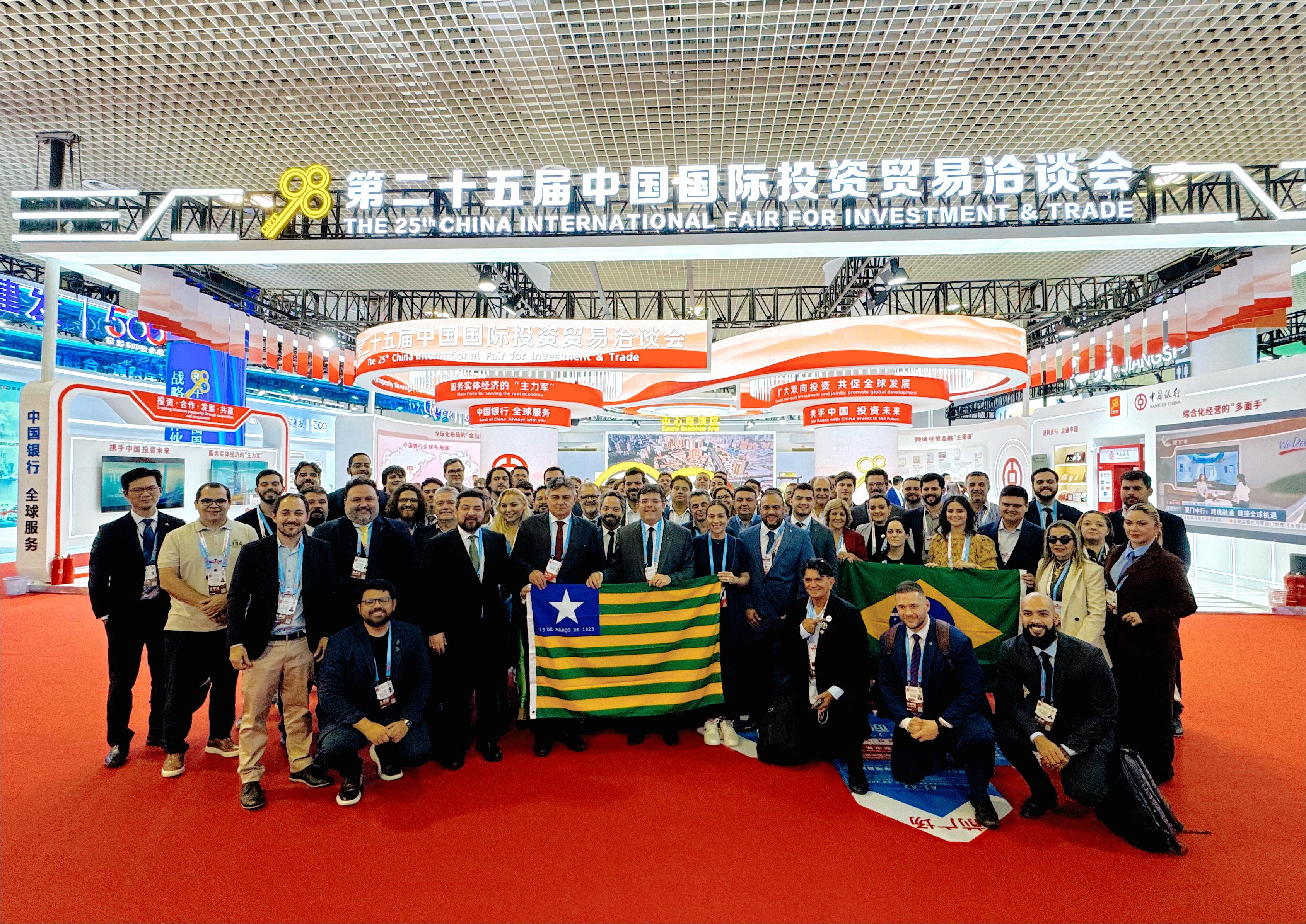 Comitiva do governador Rafael Fonteles com empresários piauienses na China