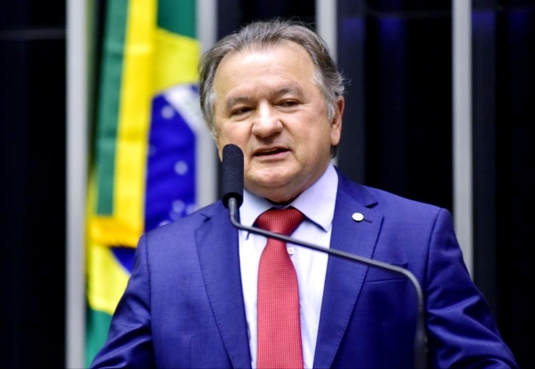 Merlong Solano, um deputado digno e ético