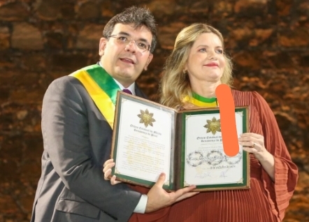 Rafael Fonteles entrega medalha à deputada Gracinha Mão Santa