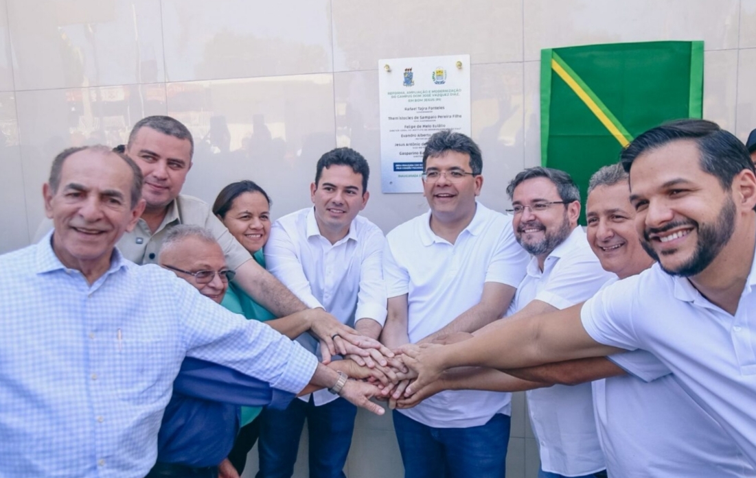 Rafael Fonteles inaugura obras em Bom Jesus