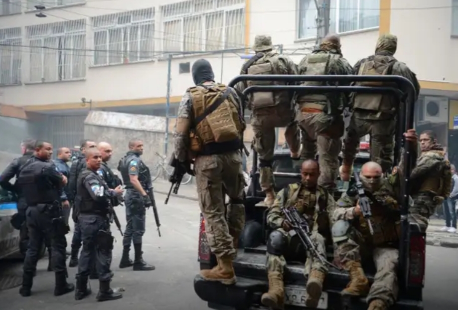 Como as volantes, as polícias seguem as ordens do velhos coronéis financiados pelo cangaço