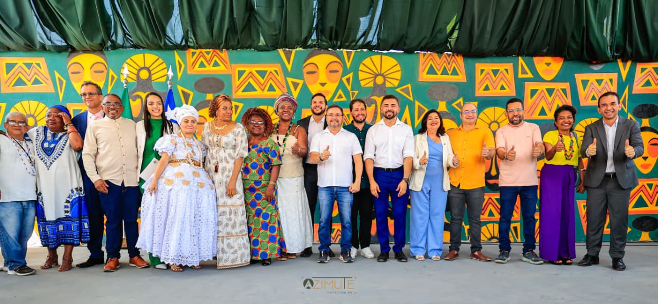 Fábio Novo com o povo do Esperança Garcia