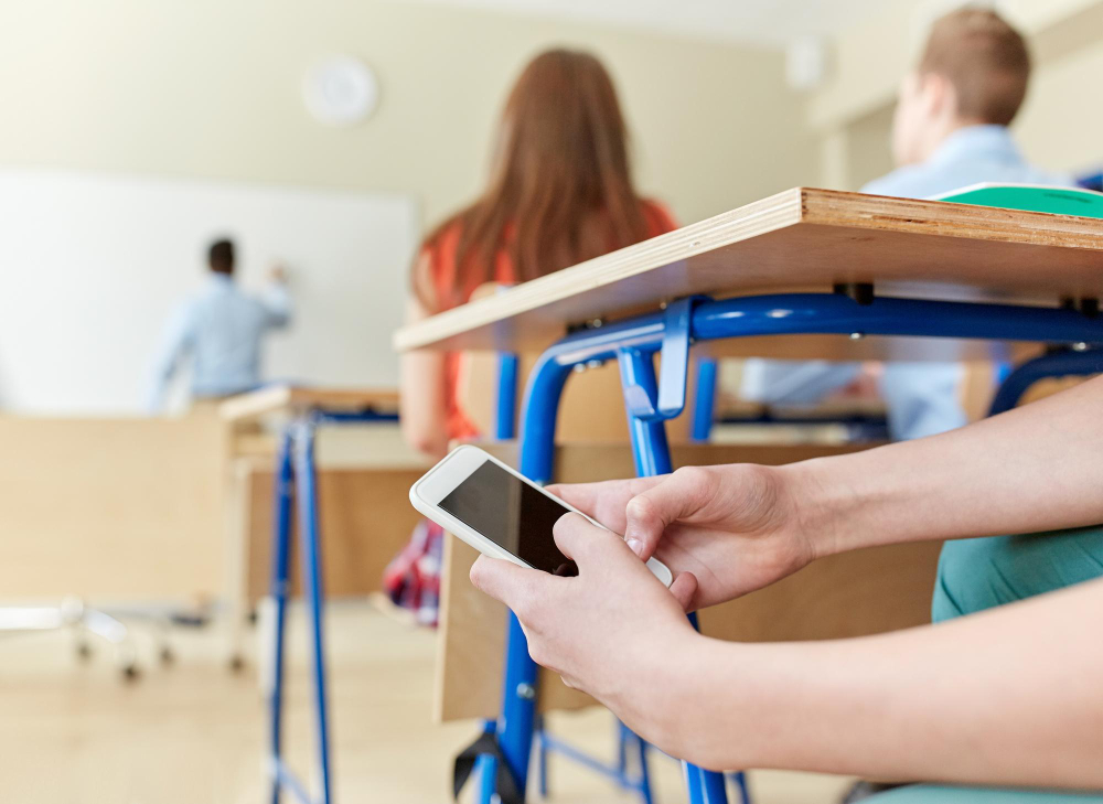 O uso de celular durante as aulas prejudica o aprendizado dos alunos