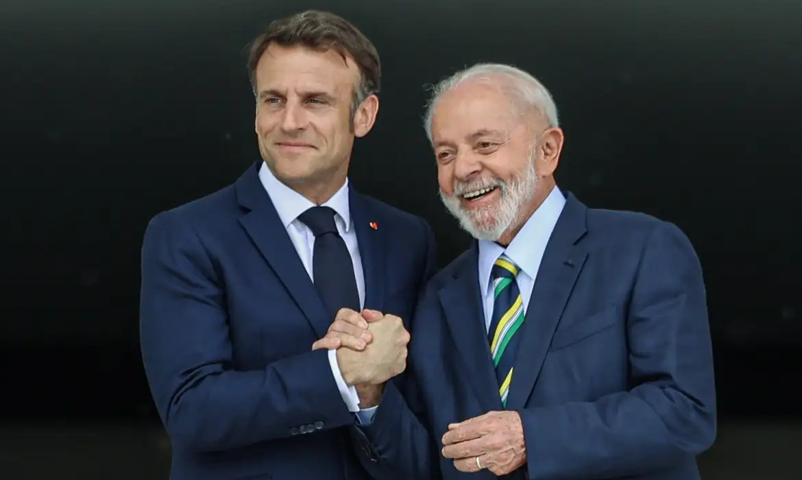 Presidente da França, Emmanuel Macron e o presidente Luiz Inácio Lula da Silva