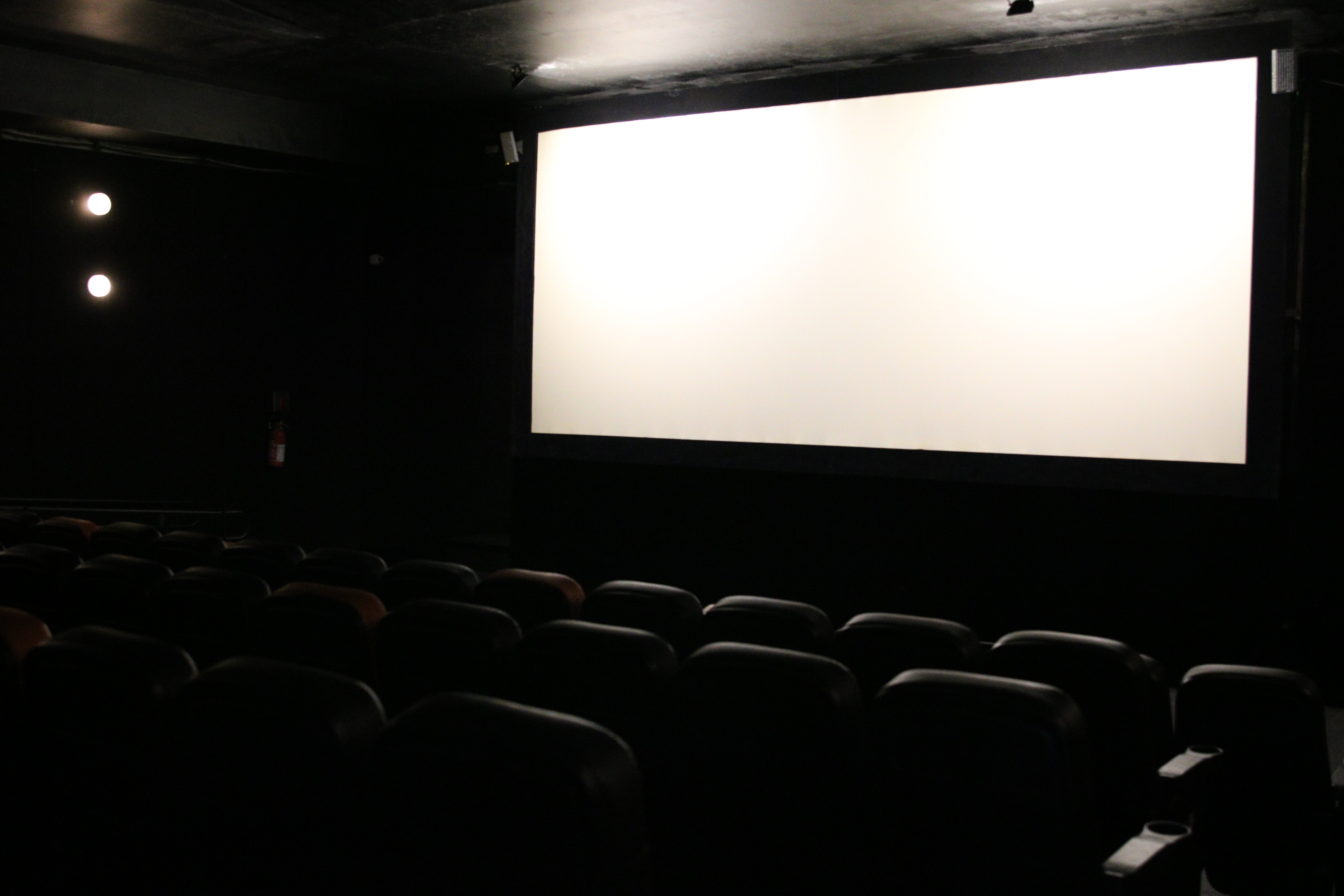 A lei obriga a exibição de filmes brasileiros em salas de cinema até 2033.