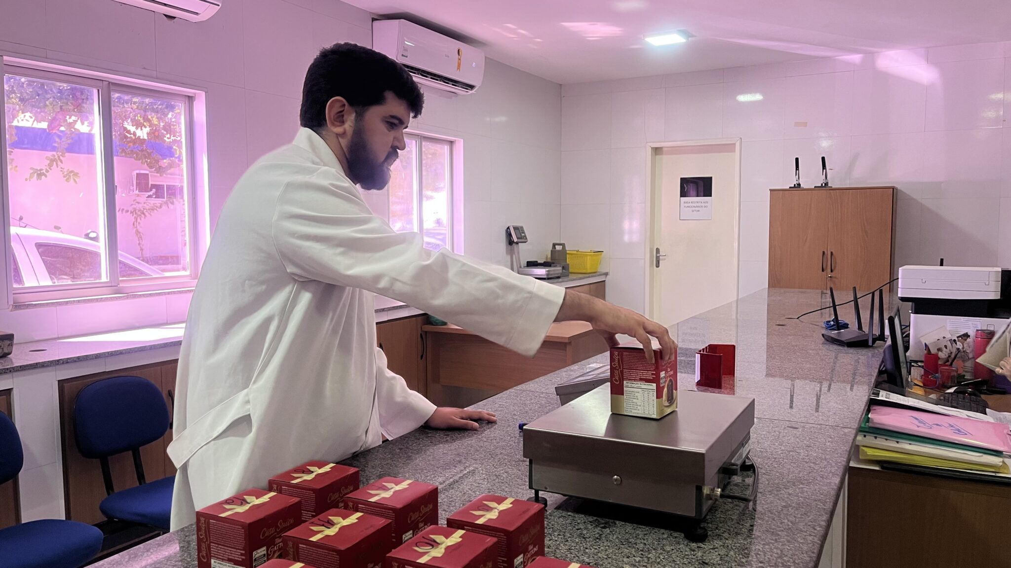 Denúncias podem ser feitas pelo aplicativo Fala Consumidor ou pelo WhatsApp (86) 99456-1921