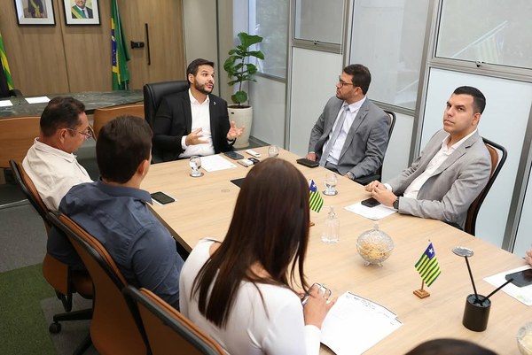 Reunião Sec. Da Educação, Washington Bandeira, Dr. Thalles e prefeitos