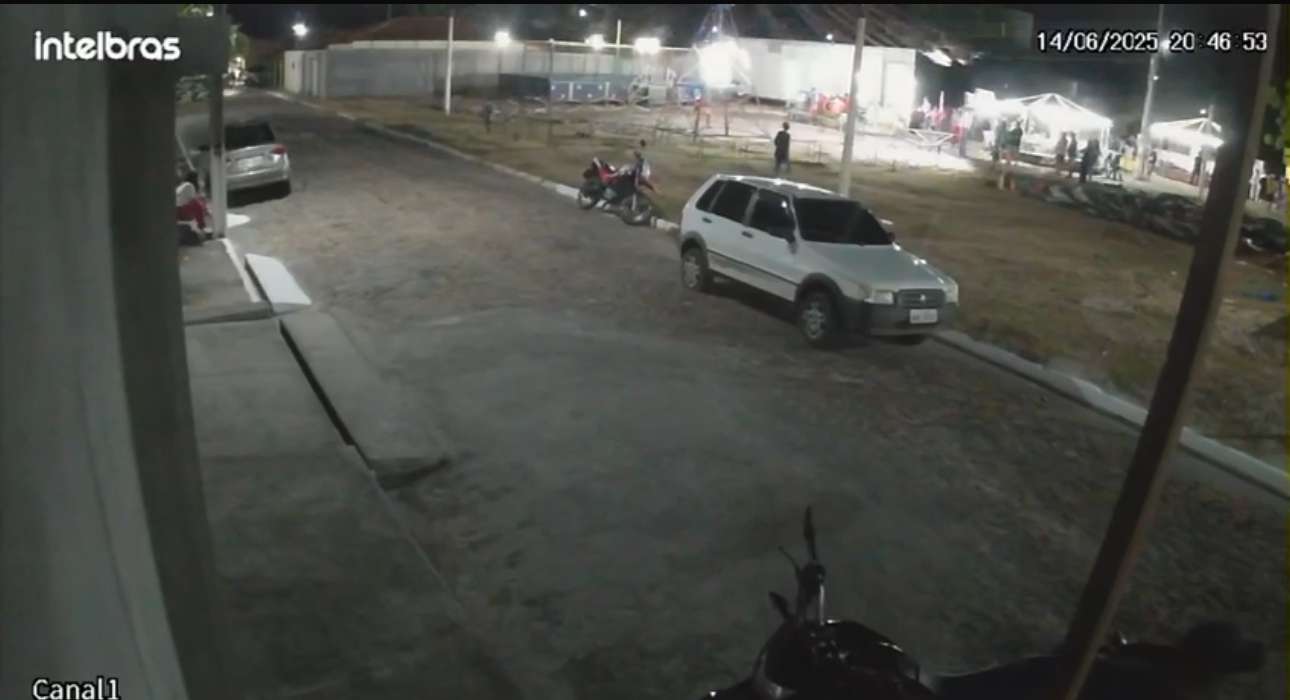 Vídeo mostra brinquedo desabando em parque de diversões