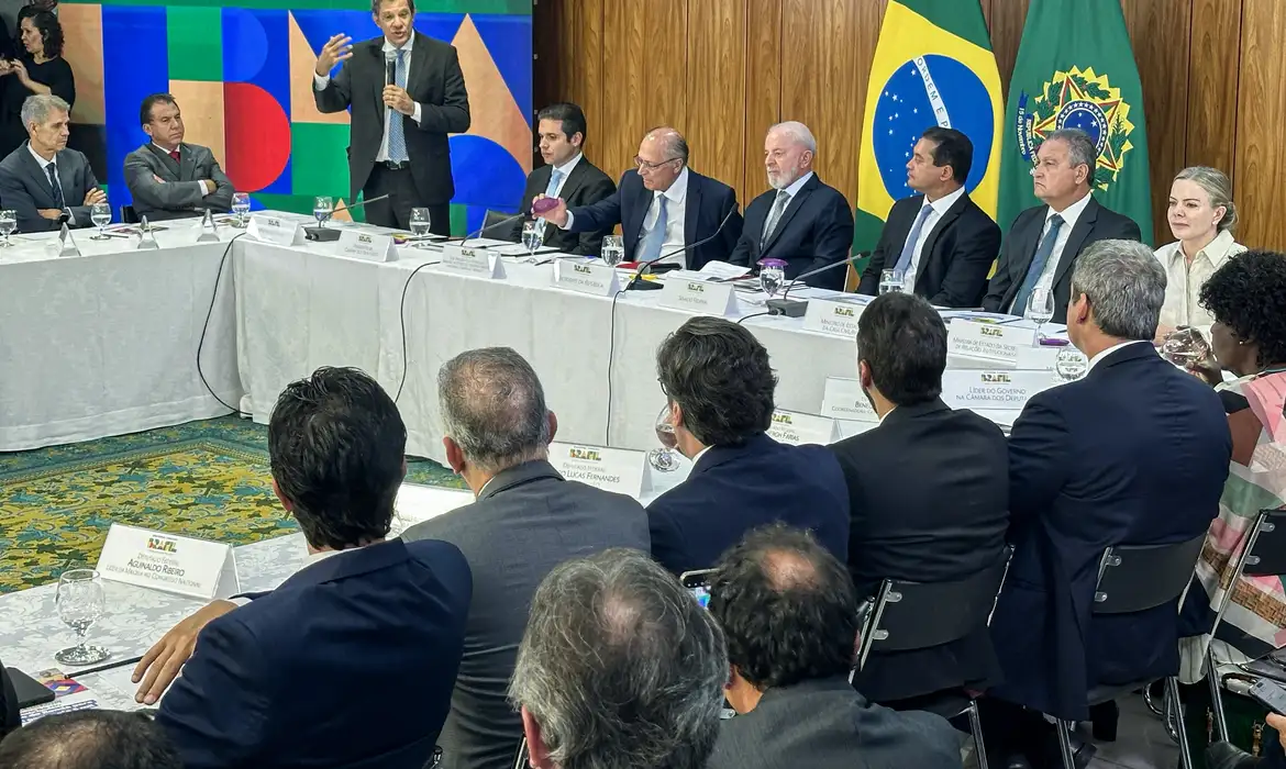 Projeto foi entregue ao Congresso Nacional em cerimônia no Palácio do Planalto