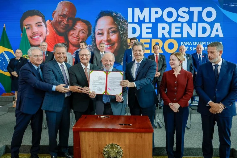 Lula sanciona lei que amplia a faixa de isenção do Imposto de Renda para contribuintes que recebem até R$ 5 mil mensais