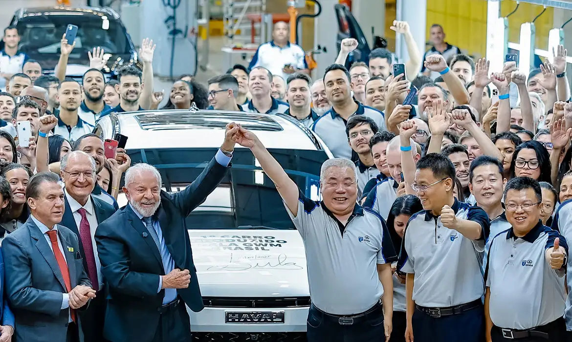 Lula na inauguraçao da fábrica da GWM no Brasil