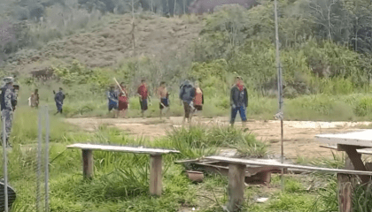 Indígenas capturam garimpeiros