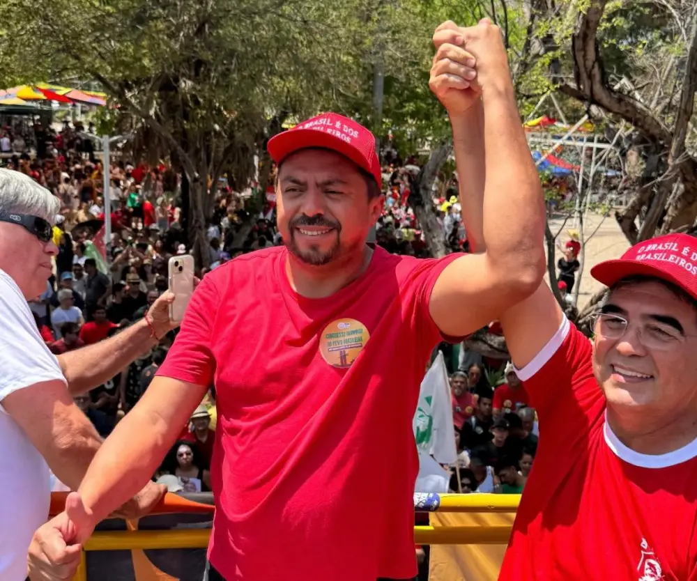 João Pereira em ato contra PEC da Blindagem em Teresina