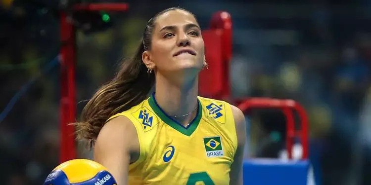 Julia Kudiess chorou após a lesão