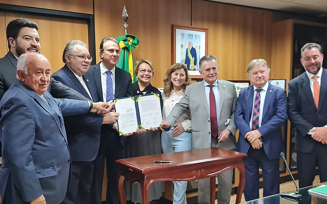 Ministério da Educação assinou acordo com a Empresa Brasileira de Serviços Hospitalares, que irá fiscalizar e acompanhar o projeto