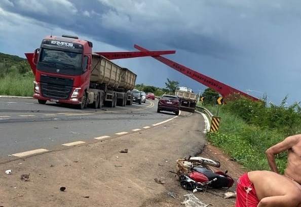 Motociclista morre colhido por uma carreta em Campo Maior